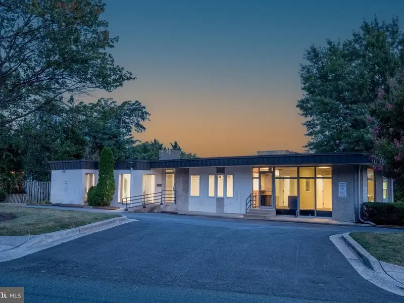 Versatile Commercial Property in Northwood Park, Ideal for Offices, Retail, or Light Industrial