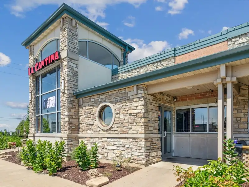 High-visibility Restaurant Property with Long-term Nnn Lease in Cedar Rapids