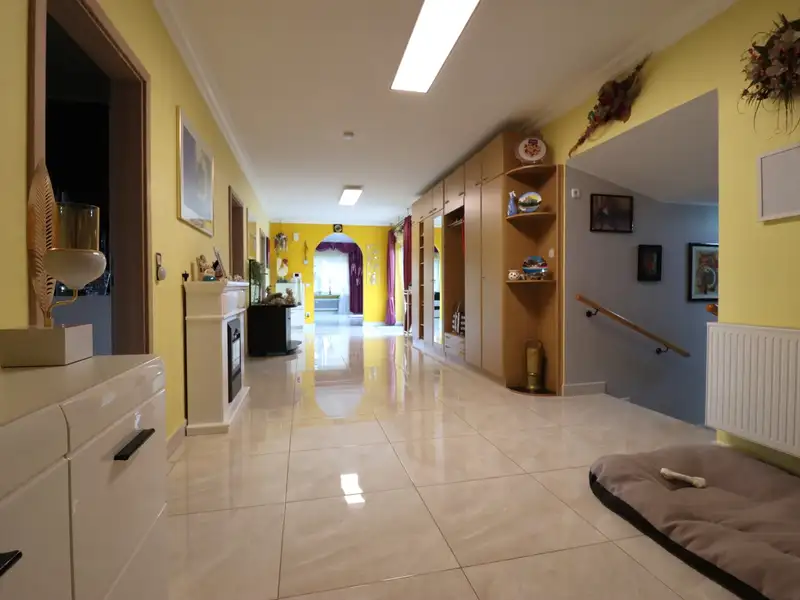 Restaurant and Guest Accommodation with Owner's Apartment in Modernized Facility