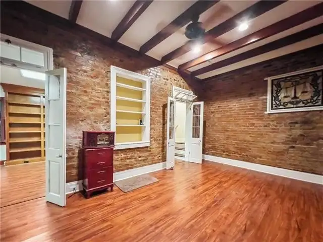 Versatile Mixed-use Property in Prime French Quarter Location