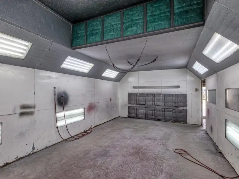 Profitable Auto Glass Repair and Body Shop with Expansion Potential in Hempstead County, Arkansas
