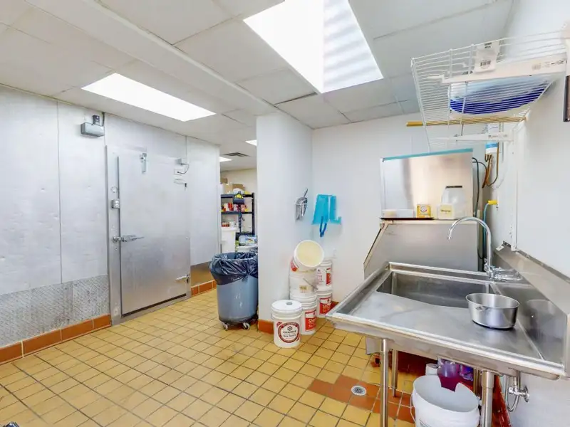 Prime Commercial Restaurant Space in High-traffic Location, 2915 Sq. Ft.
