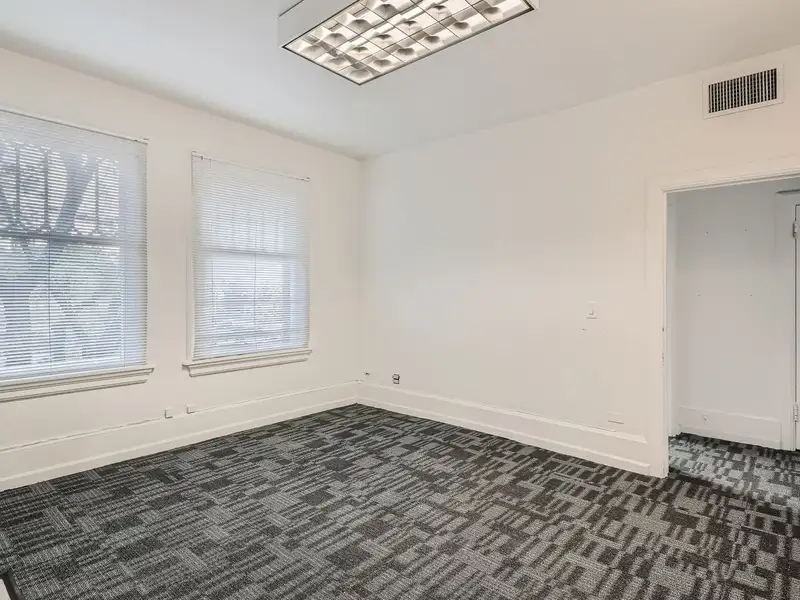 Fully-leased Culinary Investment: 10 Kitchen Stations in Central Location