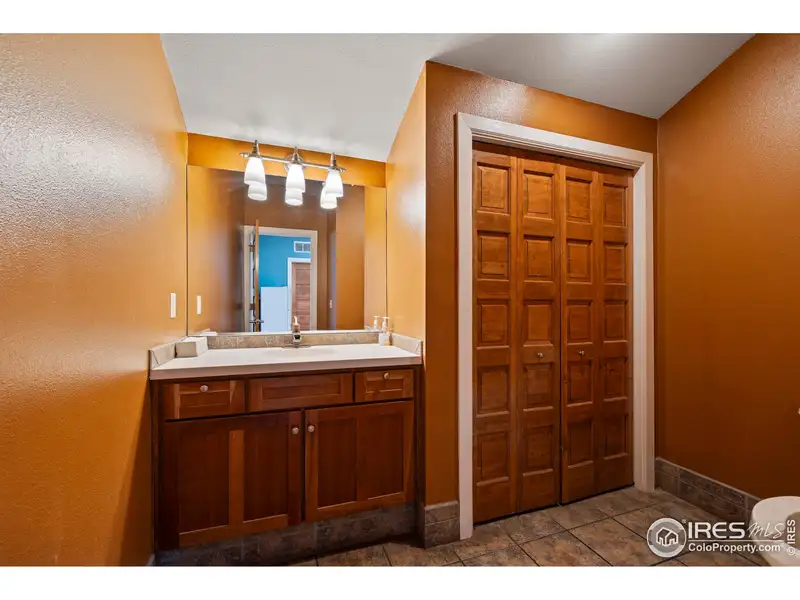 Bright Office Condo with Mountain Views in Niwot, Colorado