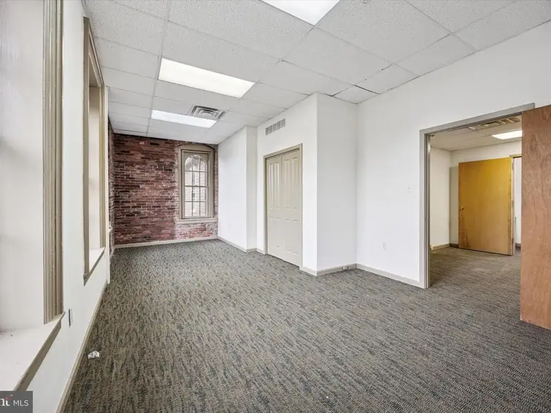 Historic 1906 Commercial Property in Bristol Borough with Versatile Layout and Prime Location