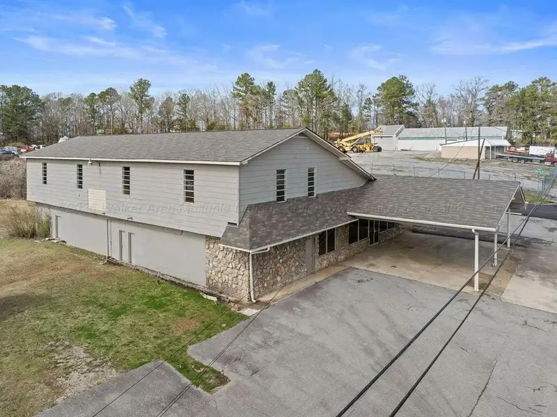 Versatile 8,370 Sqft Property with Storage and Kitchen Near Interstate