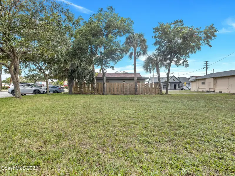 Versatile 1,092 Sq. Ft. Commercial Building Near Cocoa Village with Ample Parking