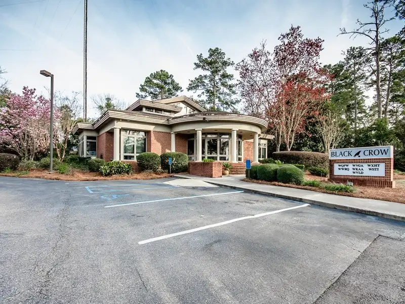 Versatile Commercial Property with Office Space Near I-75 in Valdosta's Business Hub