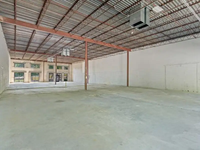 Industrial/flex Building in Prime Atlanta Location with Recent Upgrades and Parking Options