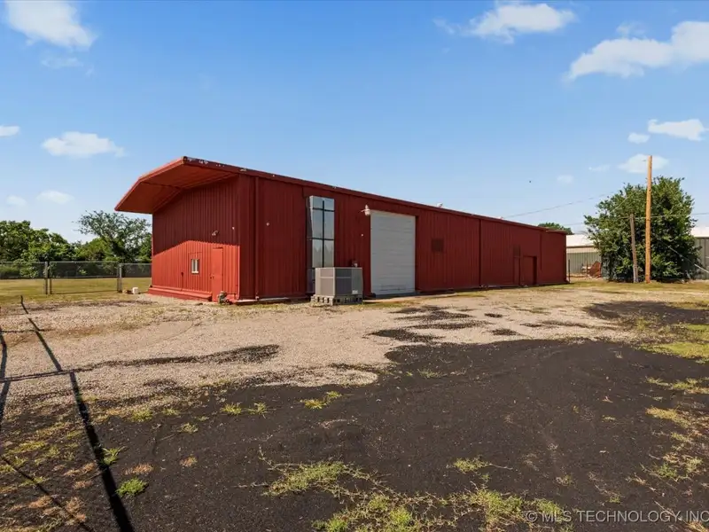 Climate-controlled Warehouse with 4,000+ Sq. Ft. in Convenient Location