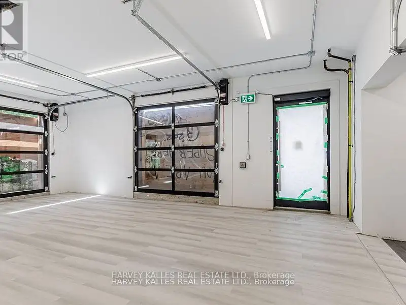 Renovated Boutique Corner Unit at Spadina & Nassau, Near Kensington Market and U of T