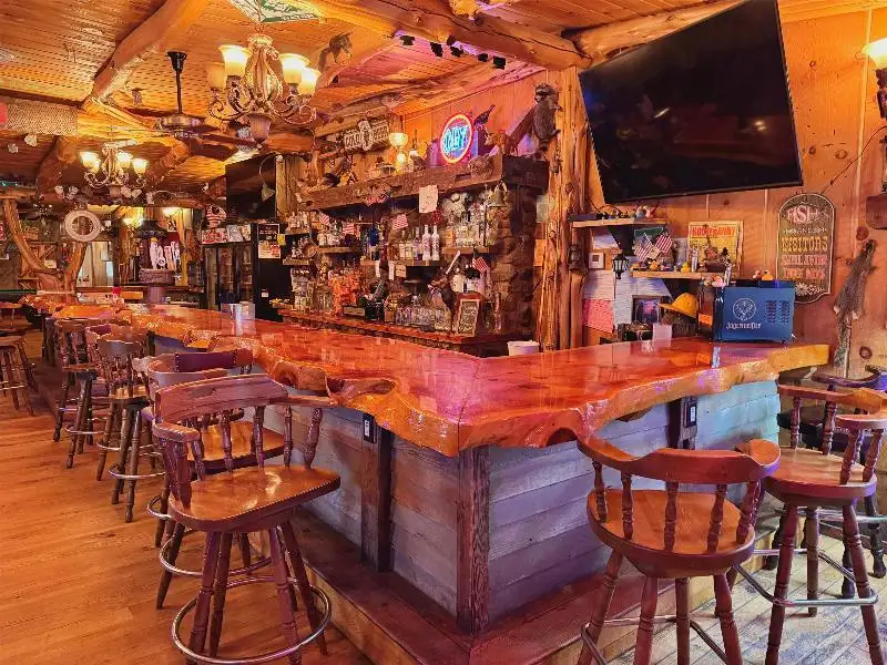Turnkey Lodge-style Investment Opportunity in Berlin with Unique Interior and Bar