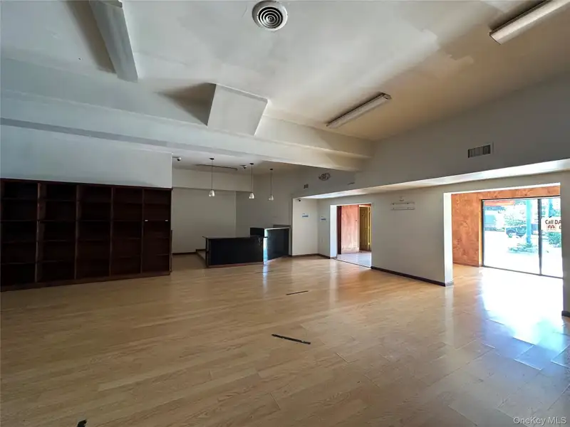 Prime Commercial Retail Space on 9w Corridor - 2,000 Sq Ft with High Visibility