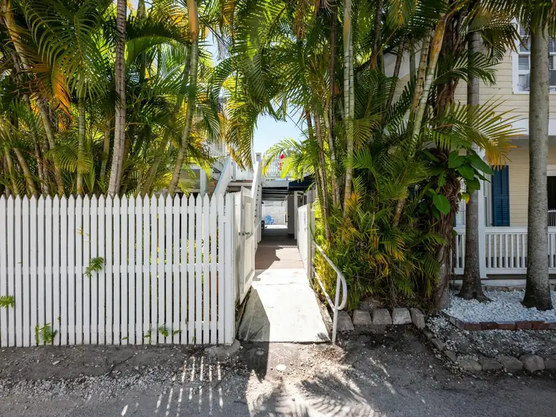 Boutique Guesthouse in Historic Old Town Key West with 15 Deluxe Rooms