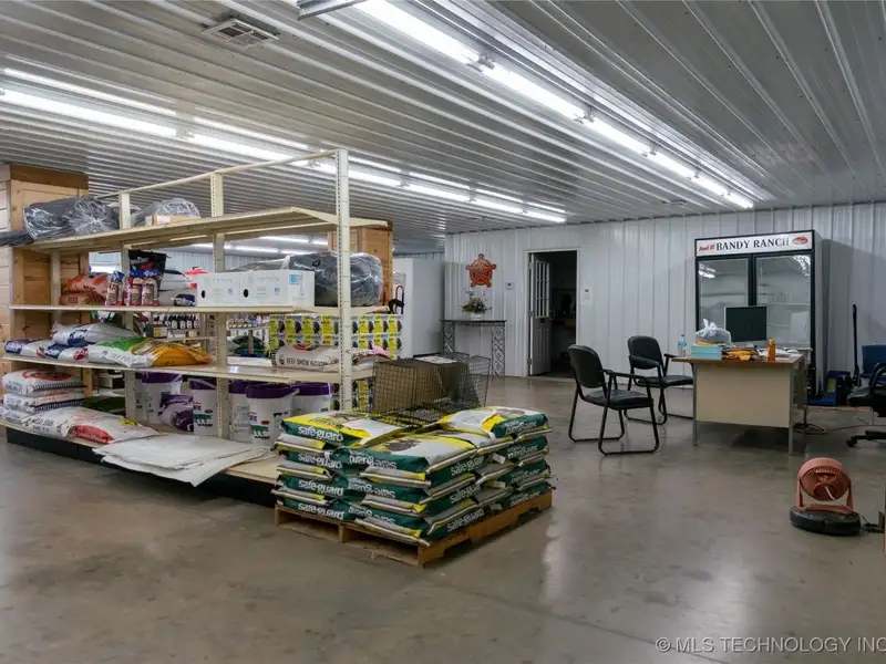 Turnkey Business Opportunity with 20-acre Site in High-traffic Location