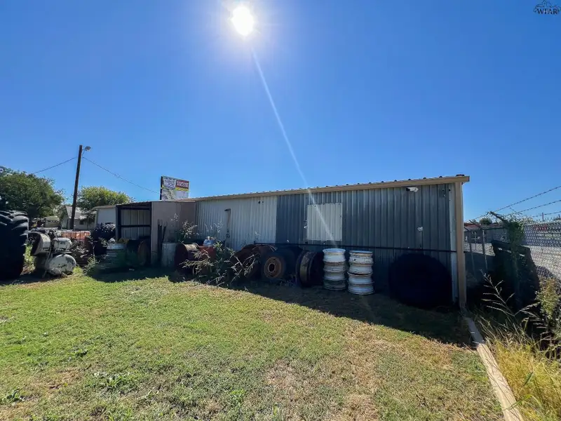 Turn-key Auto and Truck Service Business with Inventory and Equipment in Olney, Tx