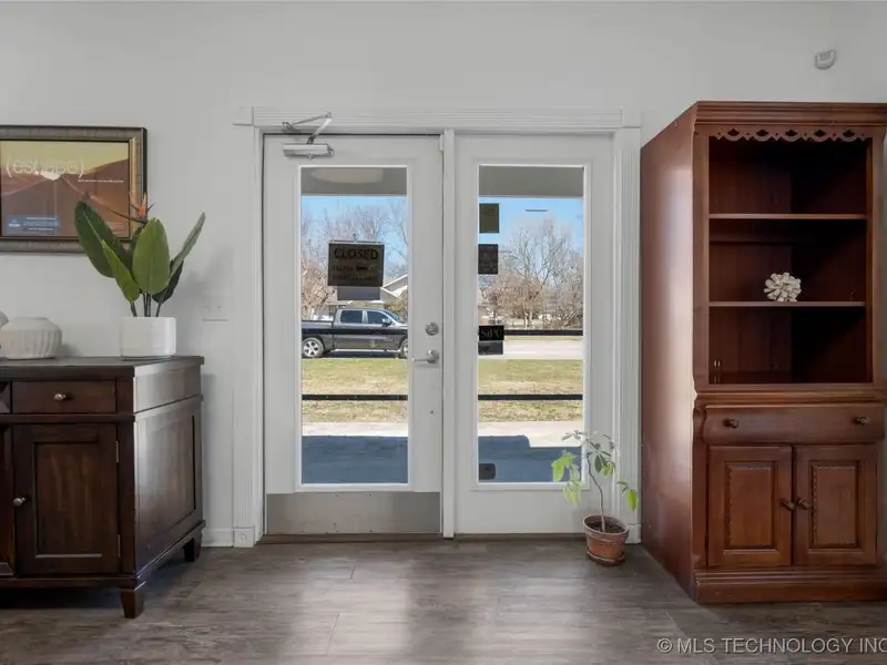 Commercial Office Space with Storage and Tenant in Growing Sapulpa, Oklahoma