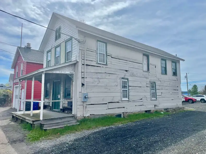 Prime 2-story Commercial Building on High-traffic Main St. - 1,476 Sqft