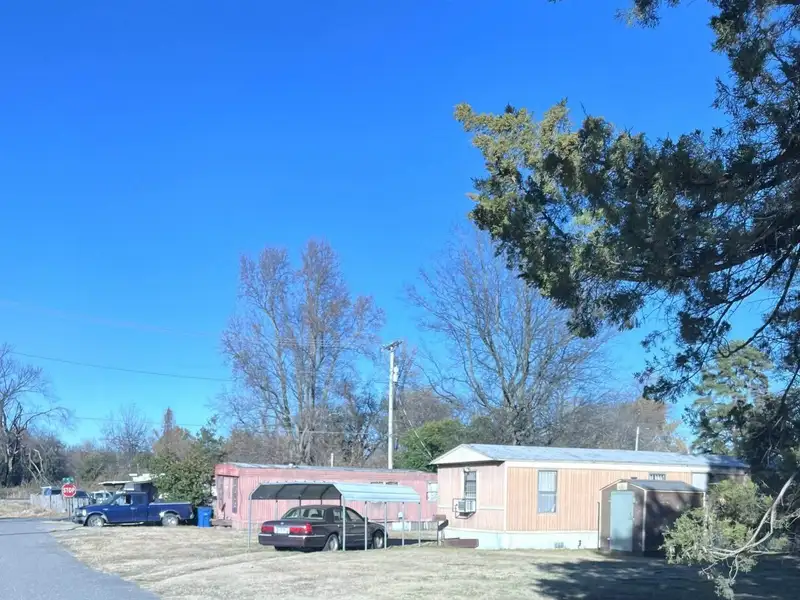 Mobile Home Park with 4 Trailers in North Little Rock, C4 Zoning