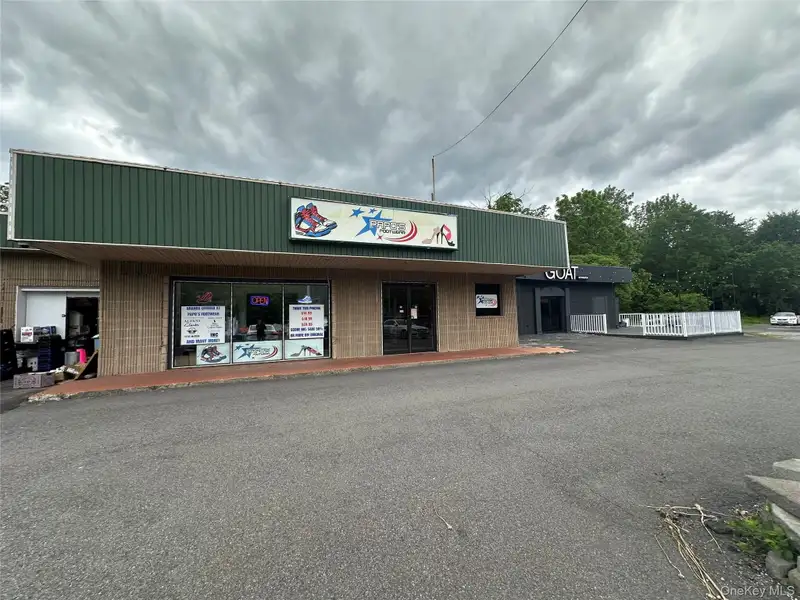 Prime Commercial Retail Space on 9w Corridor - 2,000 Sq Ft with High Visibility
