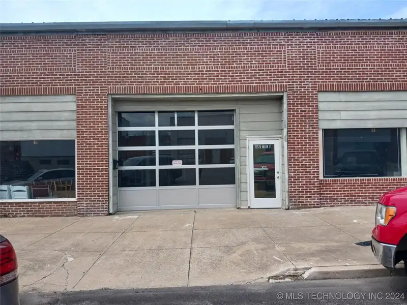 Spacious 10,888 Sq Ft Commercial Property in Historic Downtown Wagoner