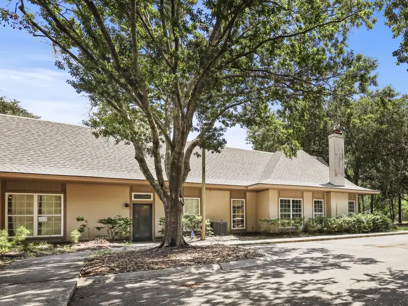 Multi-use Building with Long-term Tenant and Warehouse/office Space in Prime Location
