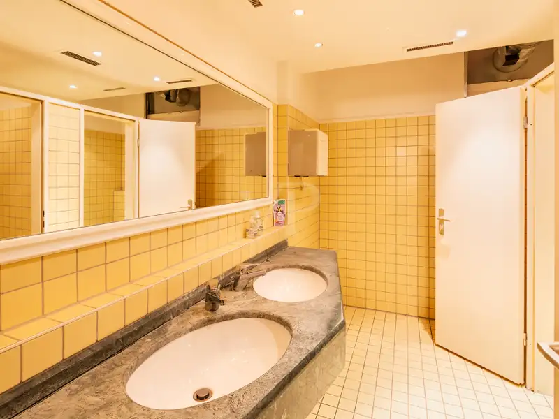 Versatile Commercial Retail Space for Sale in Prime Location with Excellent Accessibility