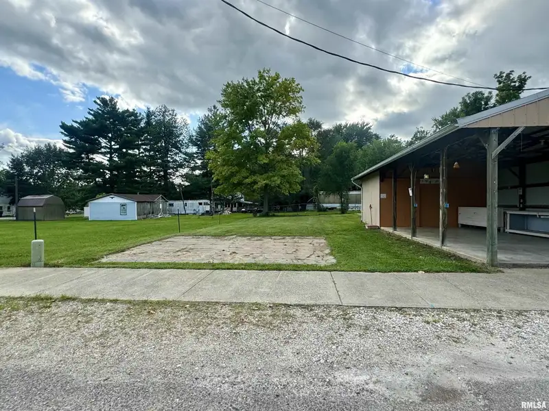 Commercial Property with Pole Barn and Two Lots in Scenic Drive Location