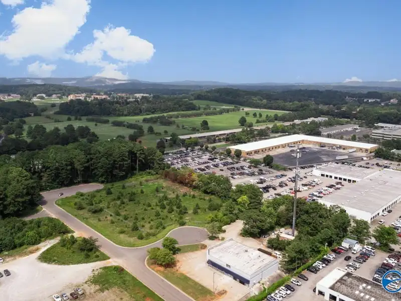 Commercial Property in Mid City Huntsville - Versatile Space with Kitchen and Offices