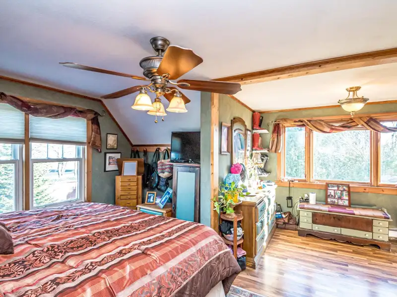 Du Bee Inn: Versatile Bed-and-breakfast with Mountain Views in the Great North Woods