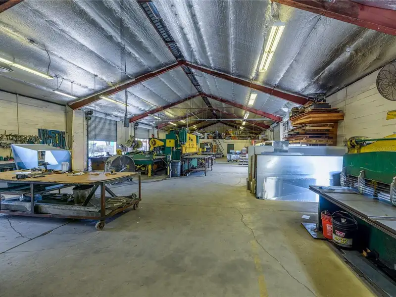 Masonry Warehouse with Office and Six Bay Doors in Drew Park