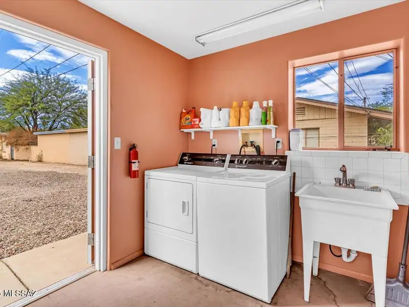 Fully Renovated Multi-family Property in Miramonte Neighborhood with 6 Apartments