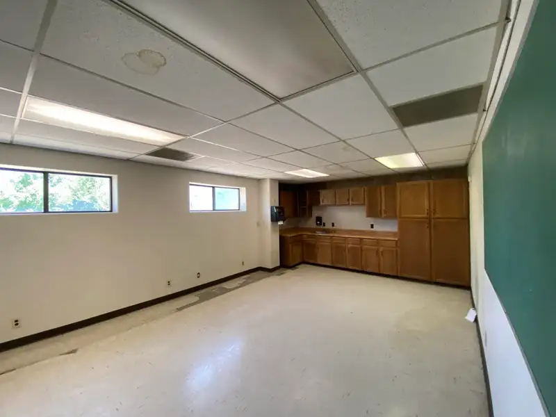 Multi-tenant Industrial Office Space for Rent in Convenient Location