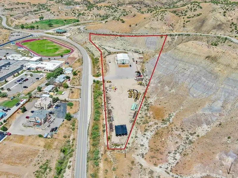 Well-maintained Commercial Property with Global Tenant and 6.8% Cap Rate on 5.71 Acres