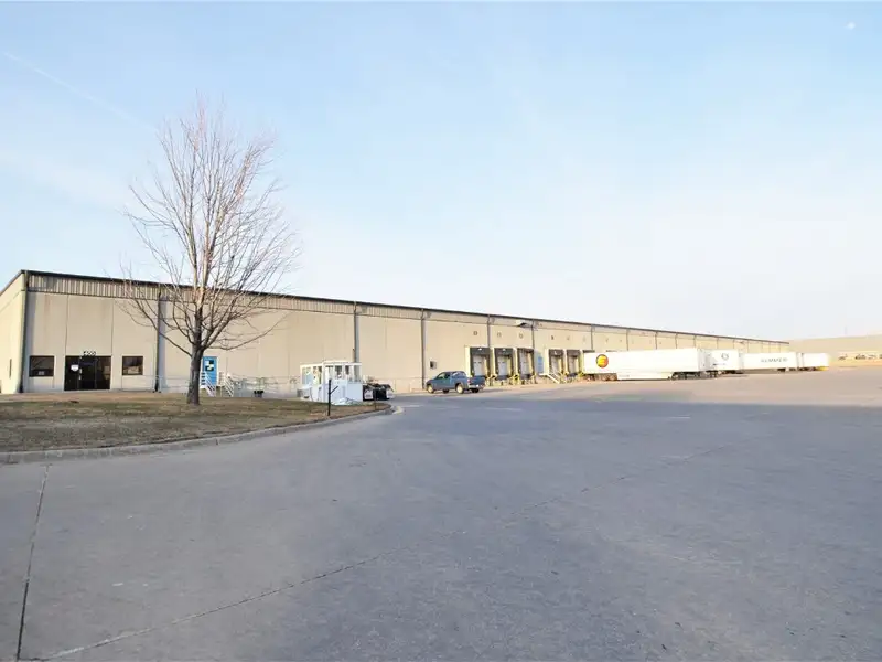 Warehouse for Lease: 100,000 Sf, Aib/usda Certified, Near Hwy-30/i-380 with 3pl Services
