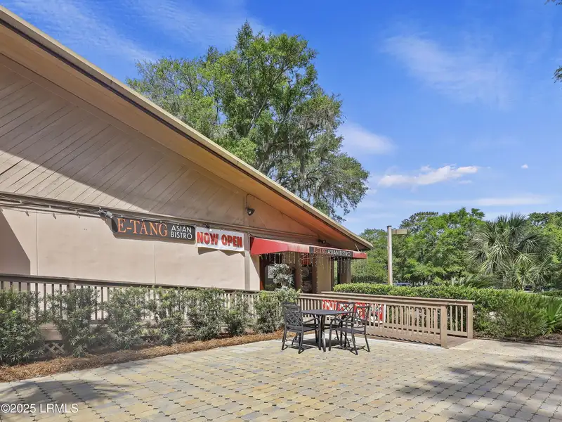 Remodeled Mid-island Restaurant with New Equipment and Outdoor Dining Area