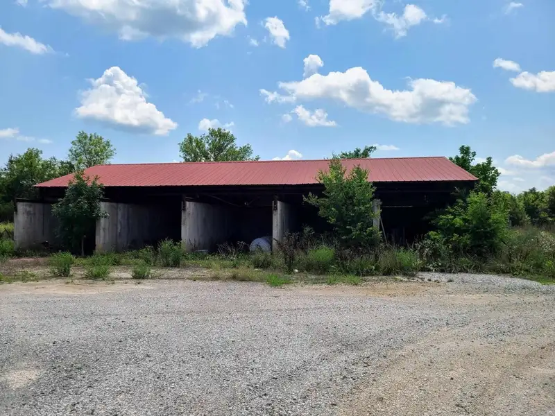 Commercial Property with Highway Frontage, Multiple Buildings, and 6 Acres in St. Joe