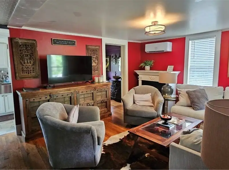 Charming Airbnb Cottage on Historic Loop with Upgrades and Large Entertaining Deck