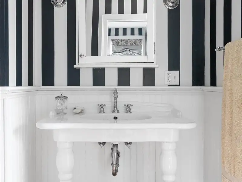 Distinctive Victorian Guest House in Jamestown with 7 Ensuite Bedrooms and Water Views