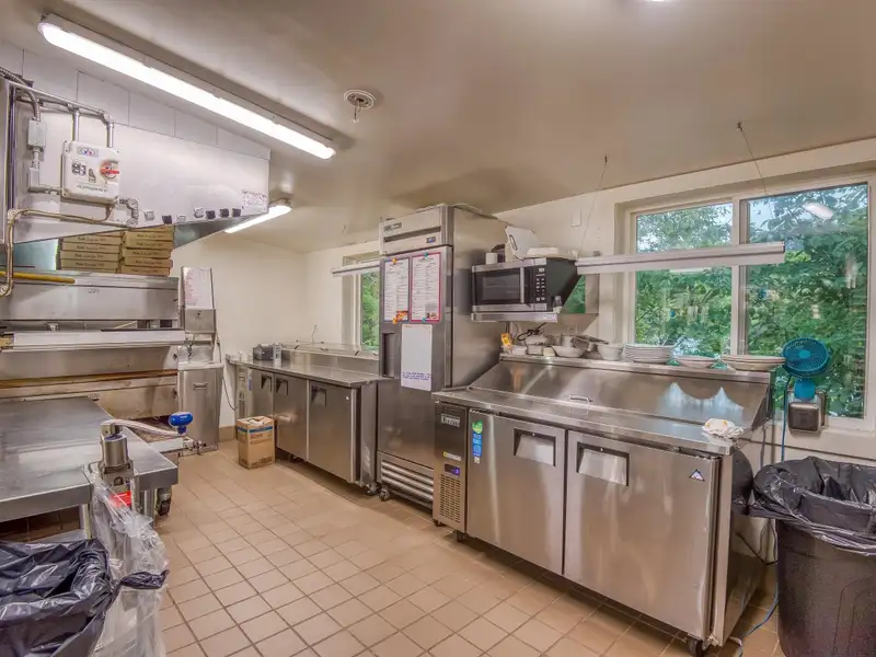 Newly Renovated Pizza and Italian Restaurant on Busy Highway with River Views