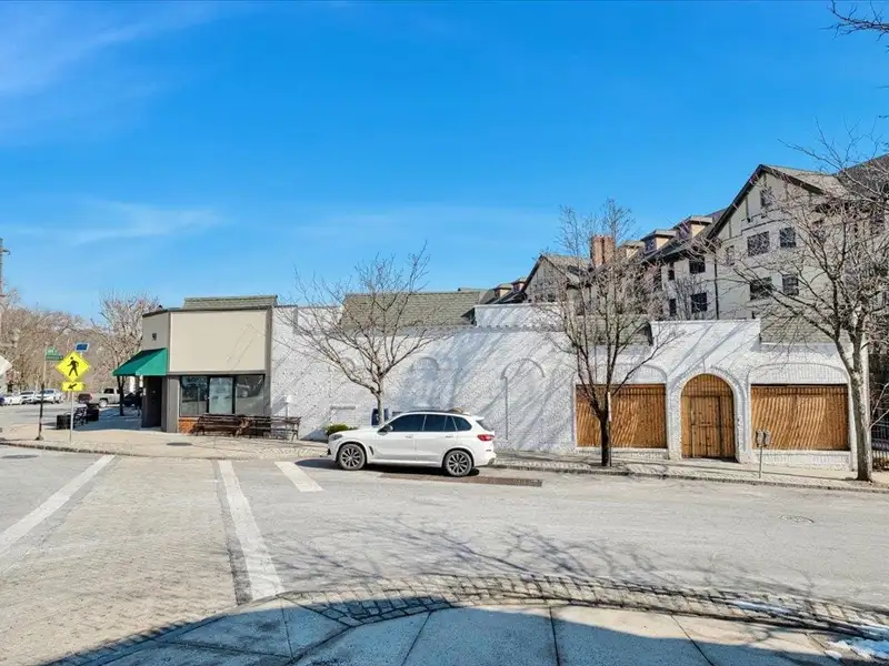 Prime Corner Retail Space on Garth Road, High Traffic Area in Scarsdale