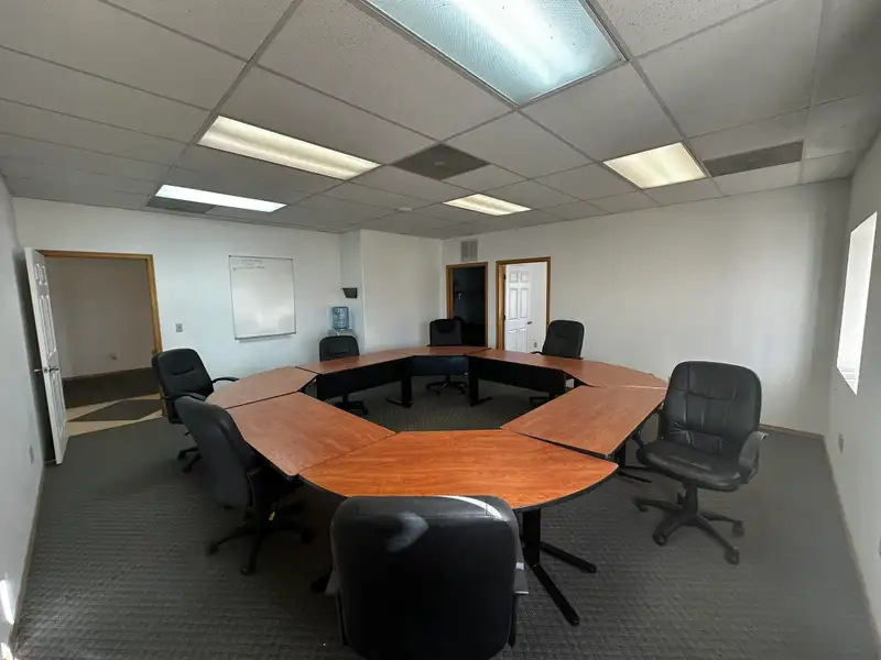 Industrial Complex with Three Buildings on 3.5 Acres Near I-70b