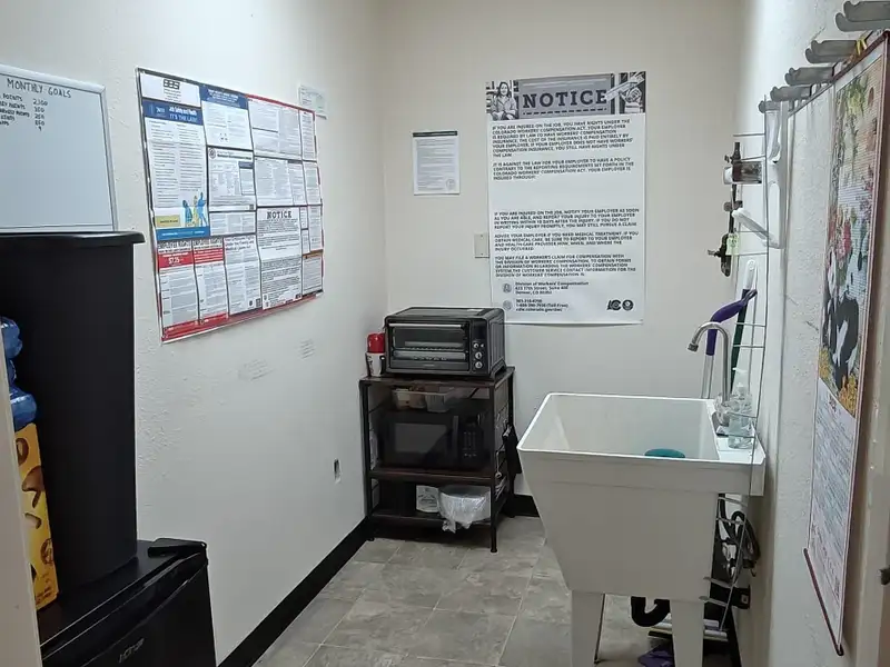 Retail/office Unit in Coronado Plaza Shopping Center with Conference Room and High Visibility