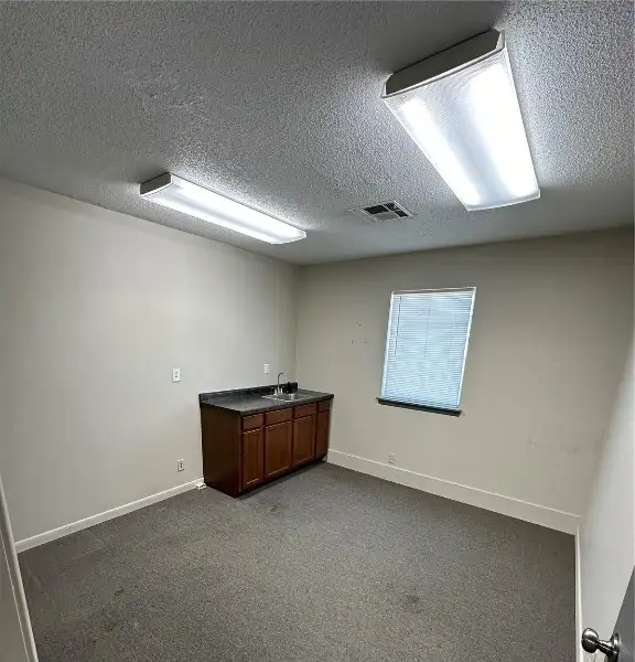 Versatile Office Suites Available for Lease with Customization Options