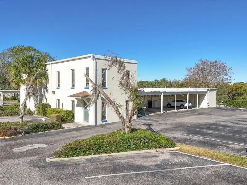 Medical Office Building for Sale in Prime Clermont Location with Ample Parking