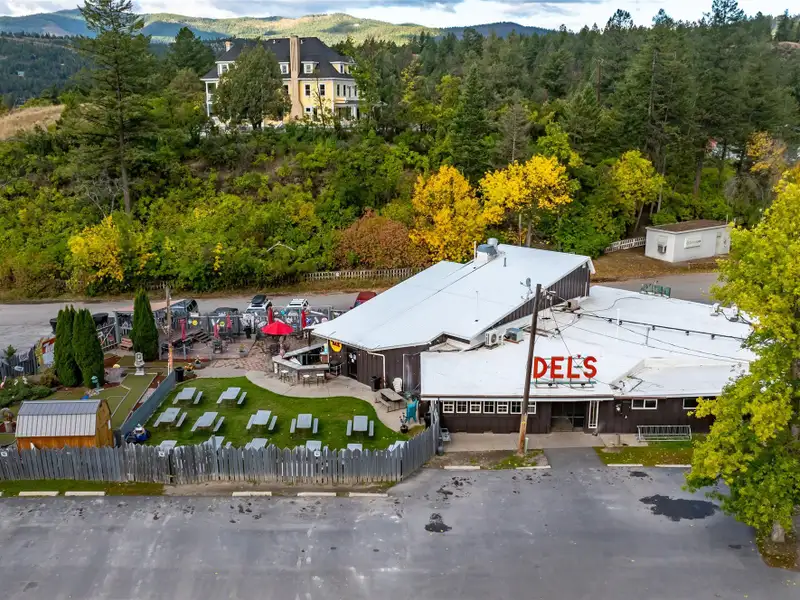 Historic Del's Bar & Grill: Profitable Lakeside Business in Somers, Mt with Liquor License