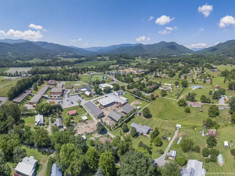 Mixed-use Industrial Property with Office, Storage, and Apartments in Bethel, Nc