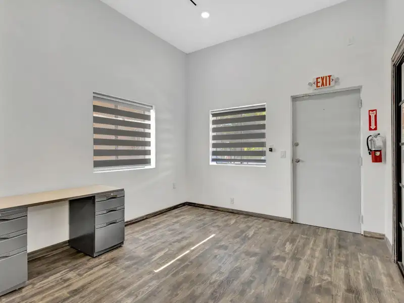 End-cap Warehouse with Offices in Central Jupiter, Move-in Ready