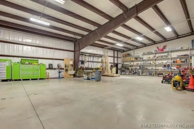 Modern Office/warehouse for Lease in Commercial General Zone - 22,080 Sf Total Space