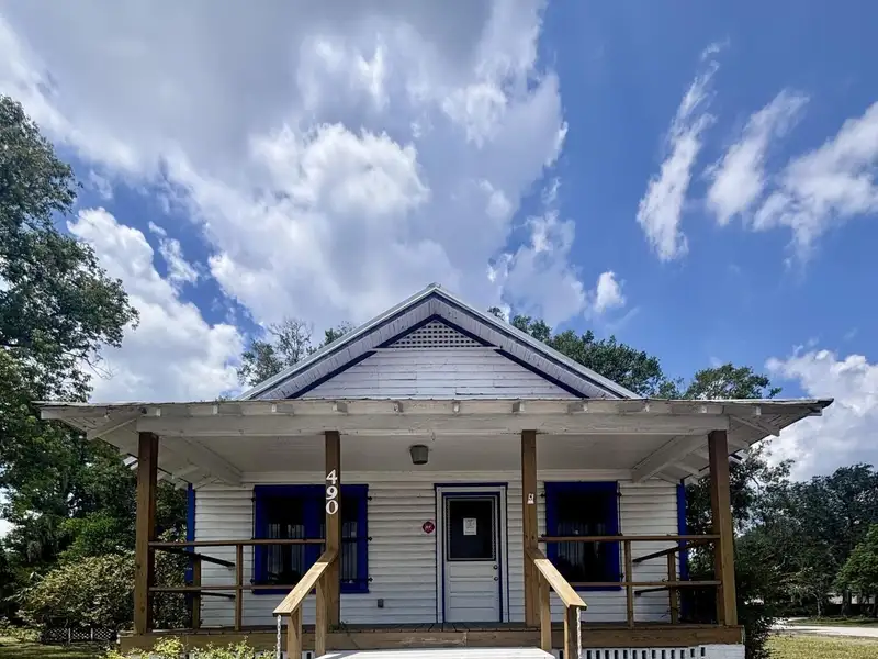 Prime Commercial Space for Lease on High-traffic Street with Ample Parking